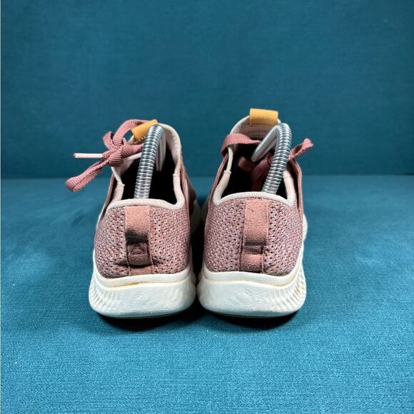 Size 7 - Women’s New Balance pink mauve shoes - Picture 2 of 8